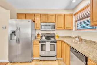 chef's delight in this large kitchen