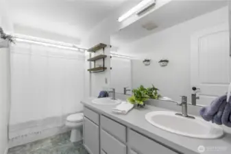Full Bathroom Upstairs