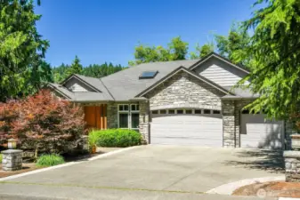 Spacious 3 car garage