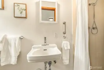 Ensuite 3/4 bath for bedroom #3