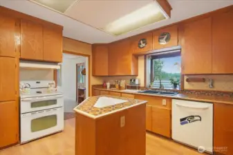 A lot of cupboard space