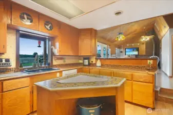 Middle kitchen island