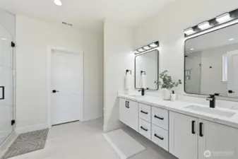 5-piece bath off of primary.