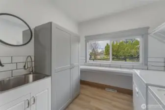 Laundry/Mud Rm off Family Rm/ Conveniently by Garage Entrance on Main