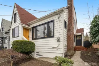 Classic Seattle charm from the moment you arrive.