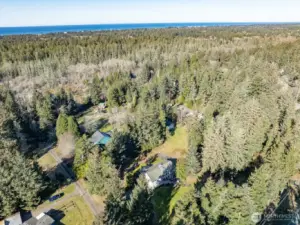 This home is close to the Pacific Ocean seen in the background.