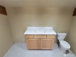 Upstairs bath with heated tile floor.