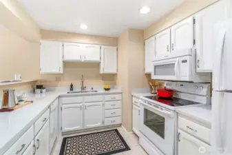 Updated kitchen including new quartz counter tops