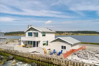 Heron House Retreat on Whidbey Island with wild life sanctuary across the road with trails to access the lake just a few minutes away.