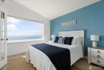 Large Primary with space for a king size bed