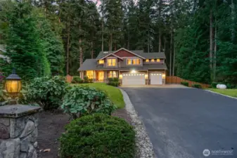Imagine this lifestyle where you can enjoy a 1 acre private retreat! Bring the RV & boat!