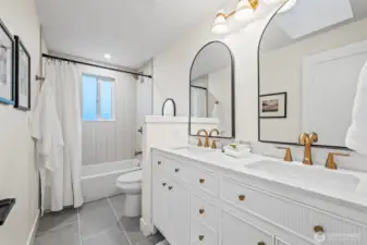 Full hall bath