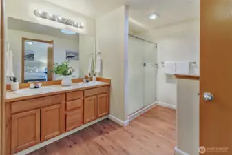 5 Piece En-Suite