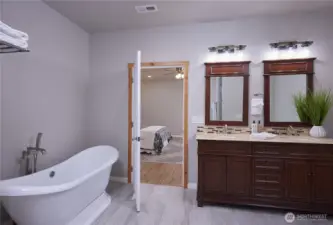 Primary Bath w/ Soaker tub