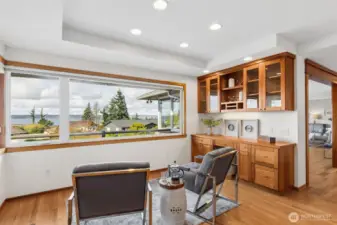 Sitting or eating area off kitchen. Perfect for morning coffee.