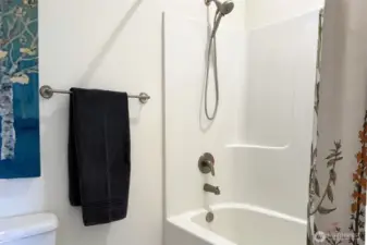 Tub/shower combo in upstairs bath