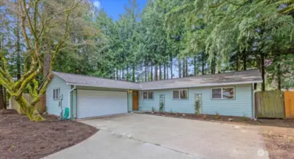 Welcome Home! Wonderfully refreshed Silver Firs Rambler