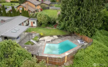 Property extends beyond fence to light pol at street