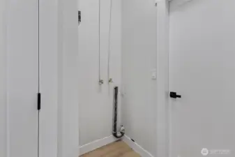 Washer/ Dryer Hookups
