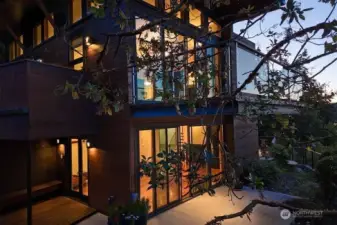 A soft mixture of walls of glass to enjoy the spectacular views. Cor-ten and cedar siding blend into nature. Several decks, upper and lower, that grace the landscape.