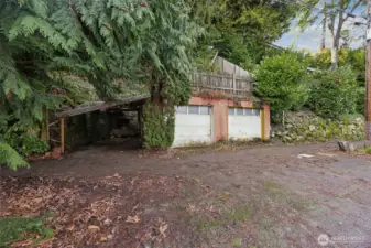 Picture of garage from Boyer Ave