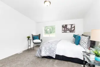 Brand new carpet in all the bedrooms!