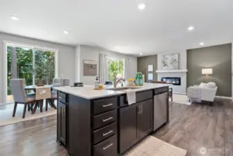 Super smart layout in this kitchen -plenty of counterspace for the chef.