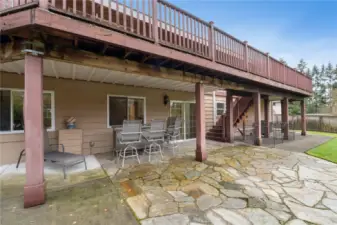 Covered outdoor space with flagstone patio