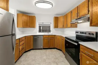 New kitchen 3cm quartz countertop and new Whirlpool appliances