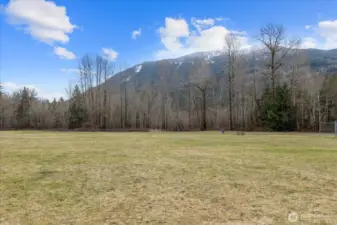 Huge playfield by Riverside Lodge. There are trails to walk along the Nooksack River.
