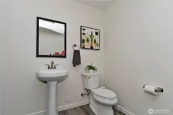 1/2 bath w laundry