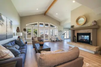 Open living room with vaulted ceilings