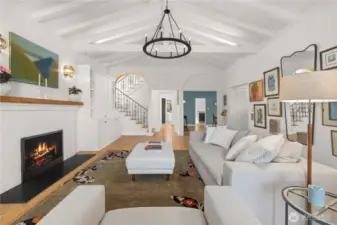 Lovely details throughout like these archways and thoughtful lighting design.