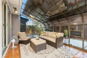 Fully enclosed sunroom