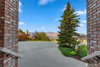 Views pf the Columbia River - front of home