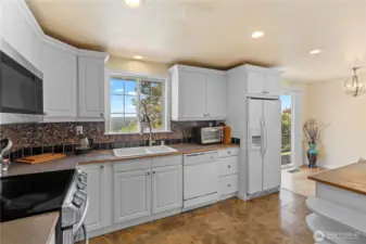Updated kitchen with full backsplash