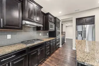 Gleaming granite counters~