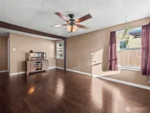 Enter into the livingroom. *Lizard does not convey*