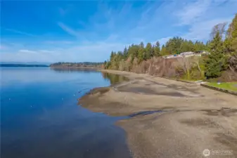 Seashore Villa's private beach access offers space to stroll, walk your dog, fish, kayak, or bird watch while enjoying the natural beauty of Puget Sound.
