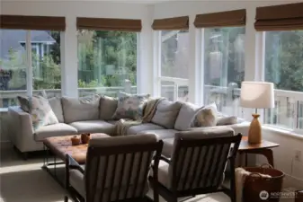 An inviting oasis overlooking the dunes - excellent afternoon sun