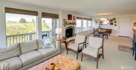 Flowing living, dining, kitchen