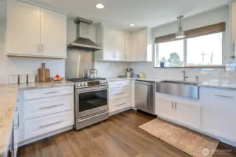 6-burner range, stainless apron sink, fantastic cabinetry