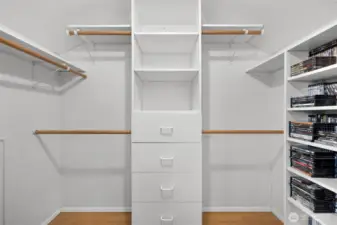 Bonus room has 2 walk-in closets