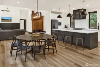 Dining & kitchen.