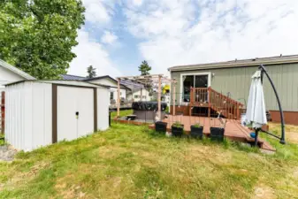 Deck and Hot tub and Srorage
