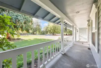 Bright Wrap porch - open to lots of parking