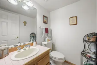 Main floor 1/2 ba.