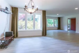 Spacious & bright living space