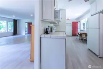 Split wall to Kitchen/Living Room