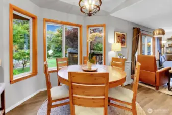 Dinning space with Picture Windows